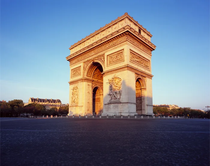 Covid-19, Arc de Triomphe, Paris, France