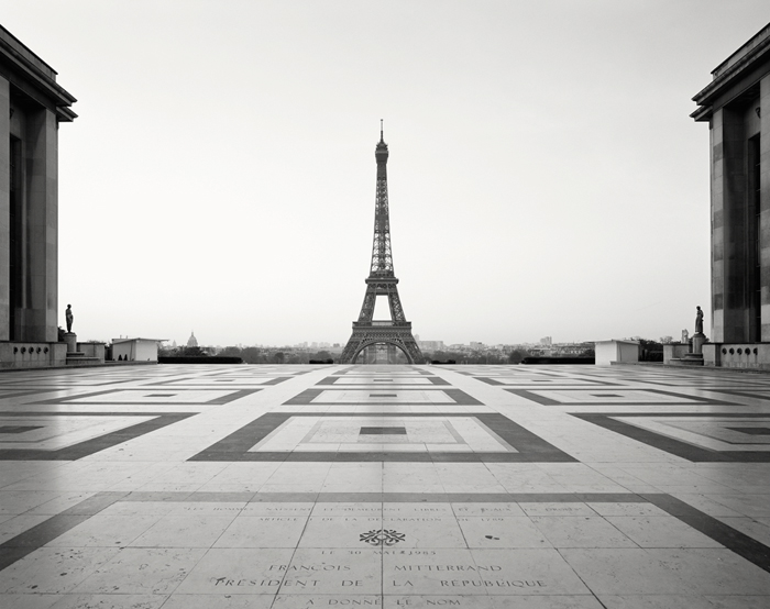 Covid-19, Eiffel Tower, Paris, France - Tirage Noir et Blanc