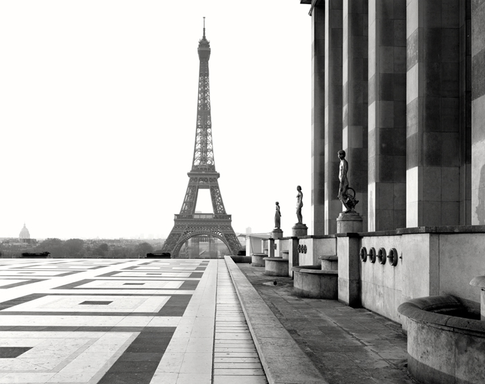 Covid-19, Eiffel Tower, Paris, France - Tirage Noir et Blanc