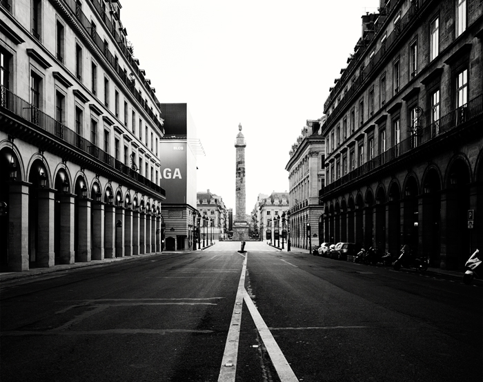 Covid-19, Place VendÃ´me, Paris, France - Tirage Noir et Blanc